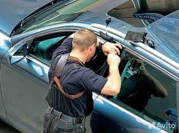 Вскрытие авто ремонт замок зажигания открыт авто двер