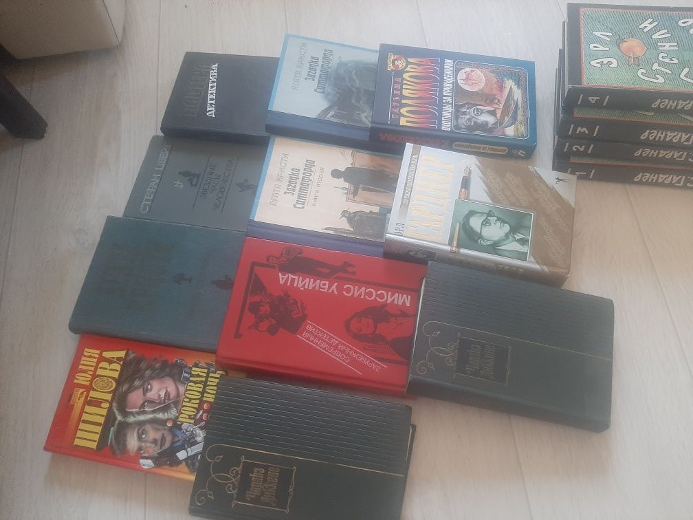 Продам книги детективы