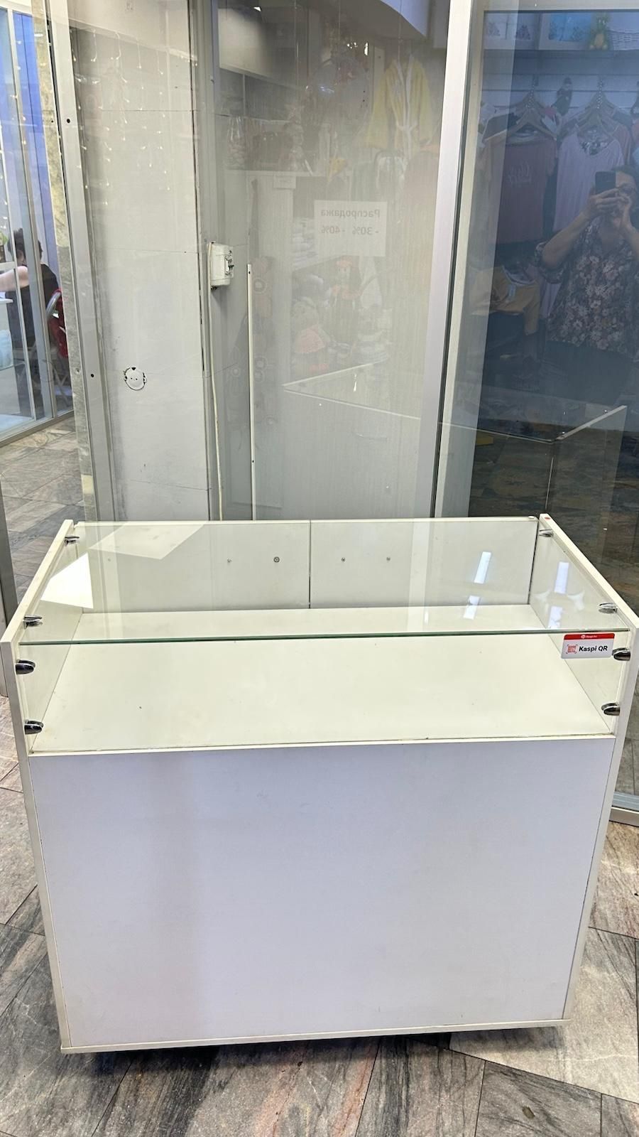 Продам витрину- стол