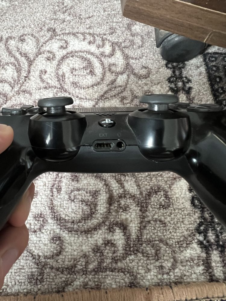 Продаю оригинальный джойстик DualShock 4 для PS4