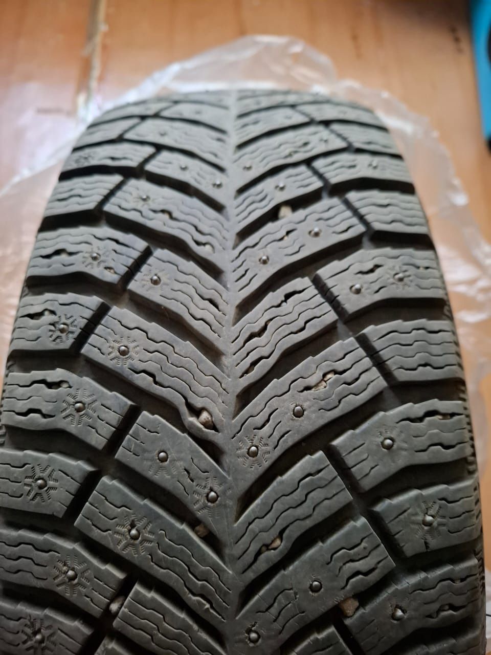 Пролам зимняю резину премиум класса Michelin X-Ice North 4