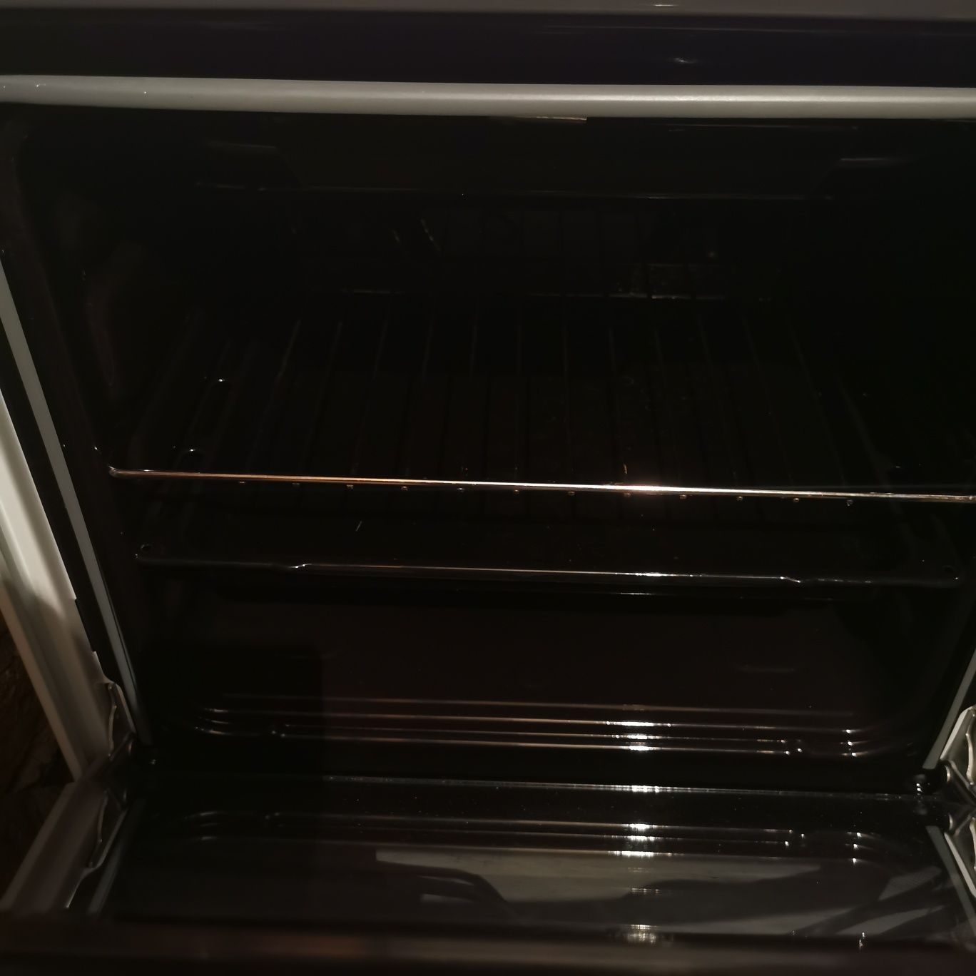 Продам электрическую плиту с духовкой