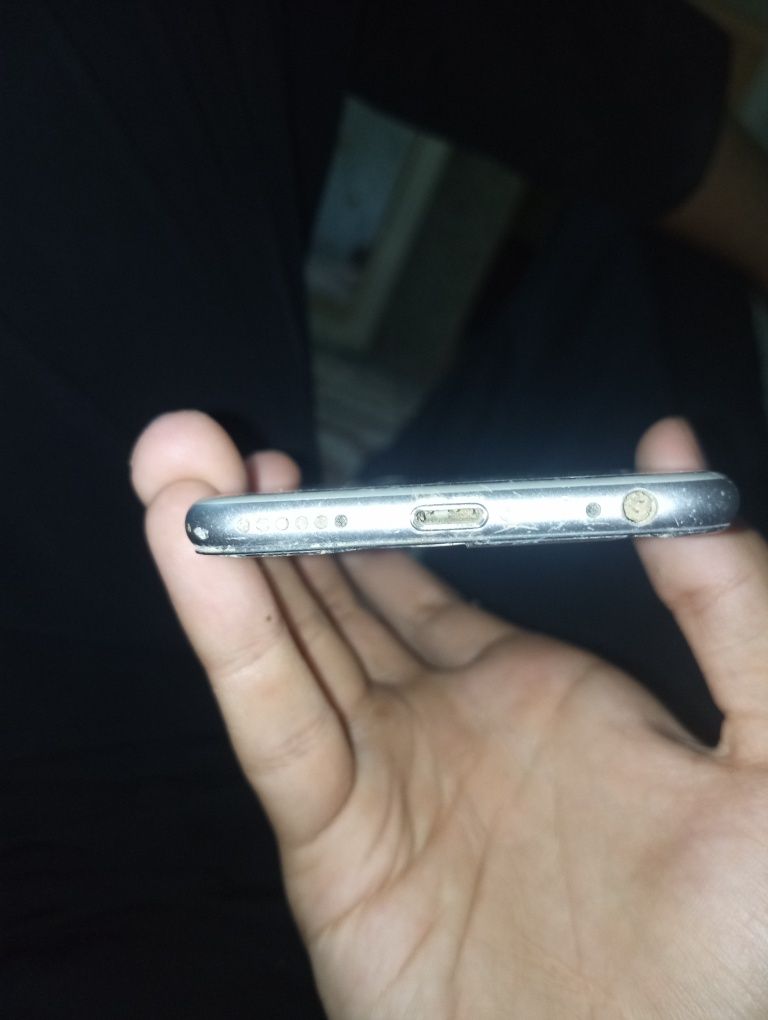 iPhone 6s (разбитый)