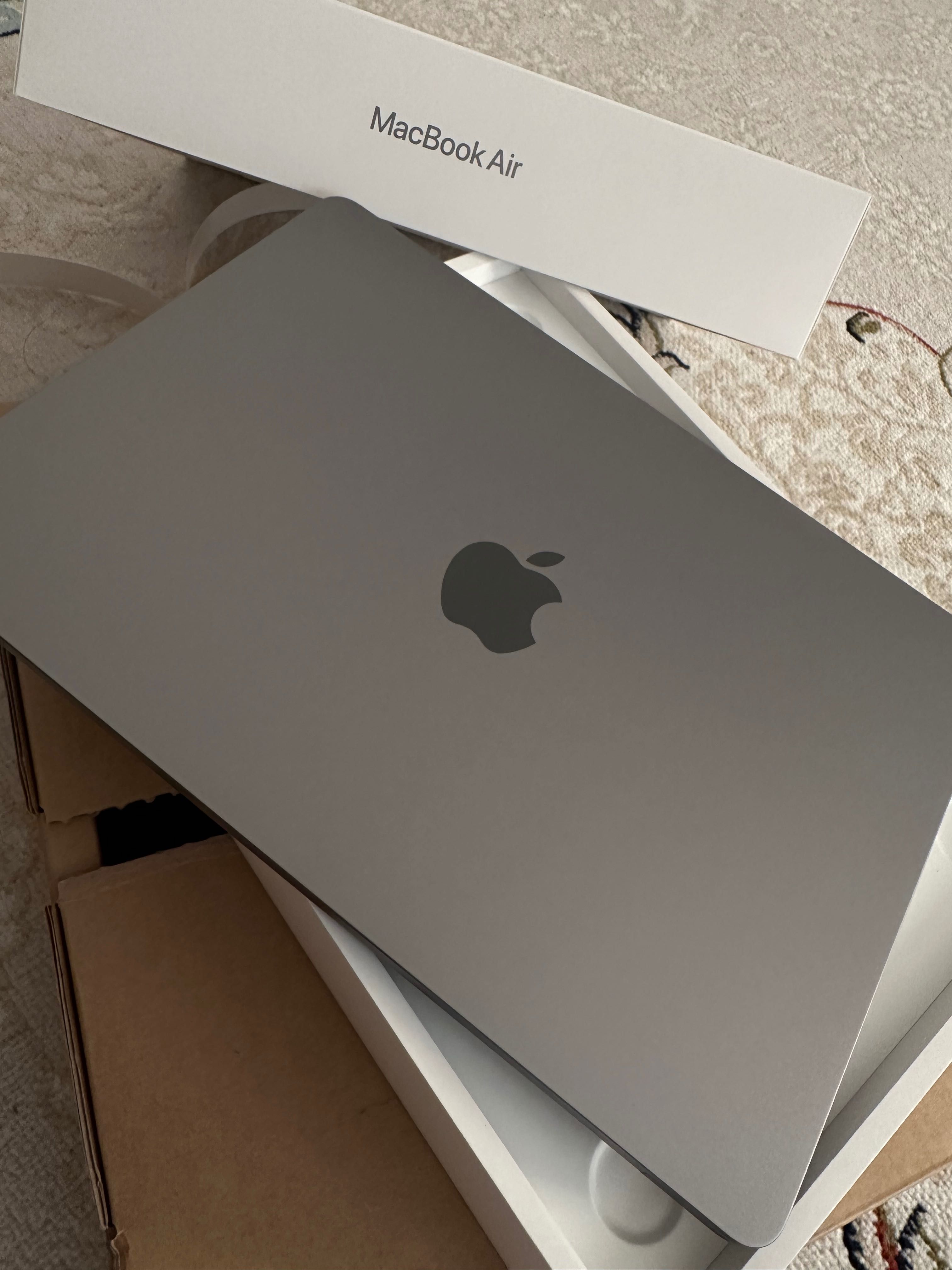 Продам Ноутбук Apple MacBook Air
13/2024/13.6 / 8 Г6/SSD 256 Гб /macoS