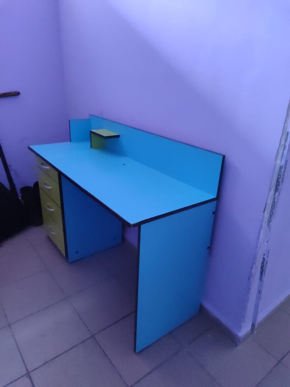 Продам стол для школьника