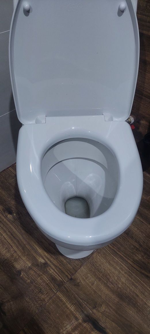 Унитаз новый белый