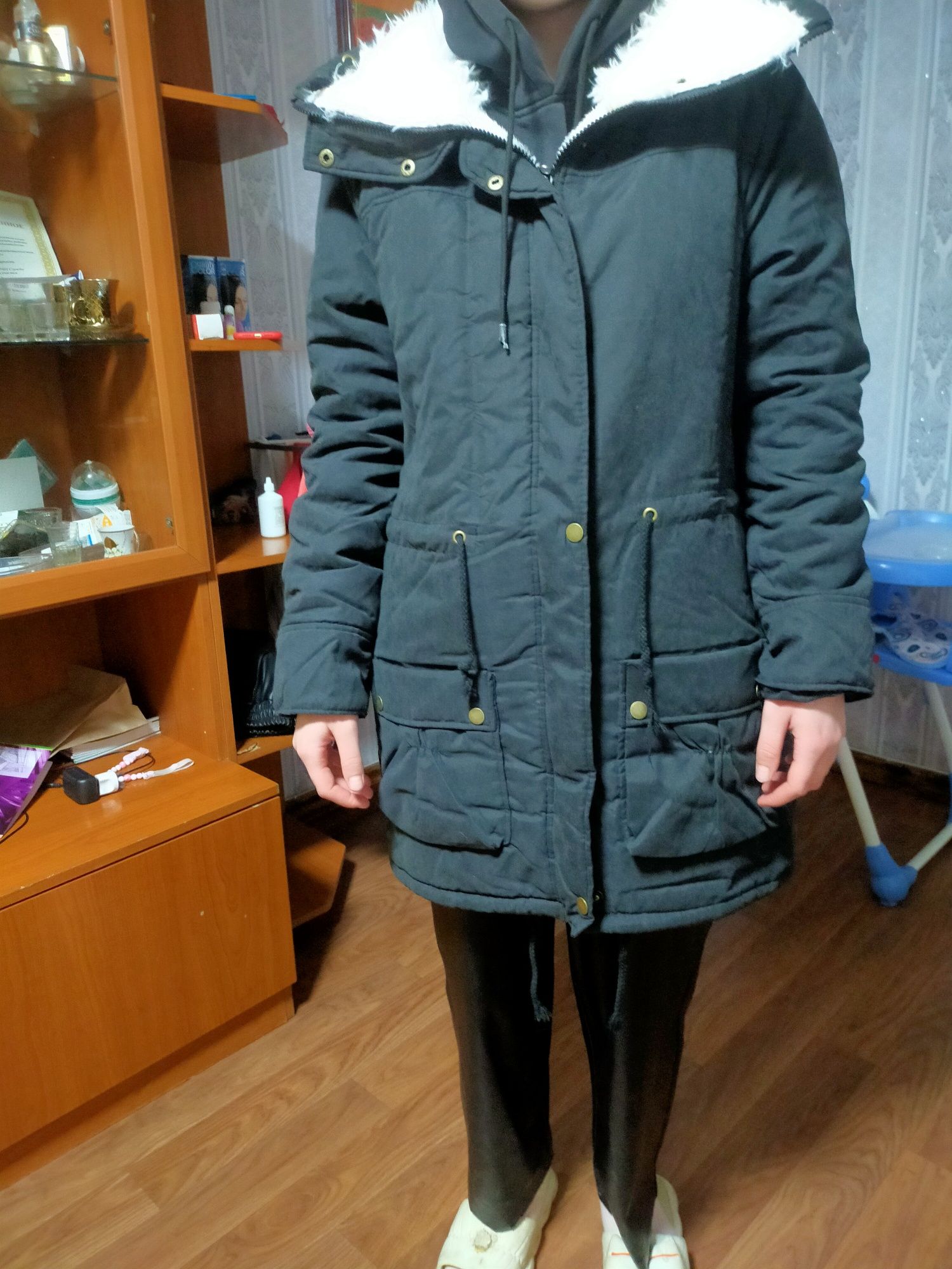 Продам куртку весна осень холодная но и на теплую зиму