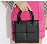 Оригинальная сумка от бренда Charles & Keith