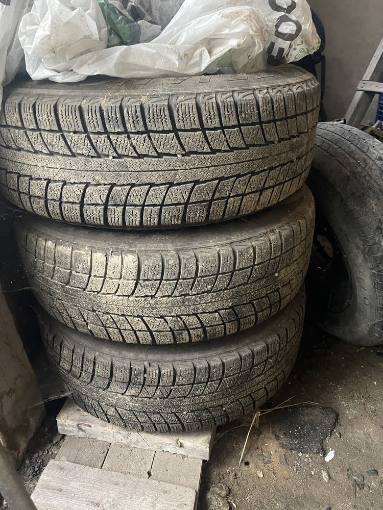 Диски вместе с шинами 215/60/R16 и 225/65/R17