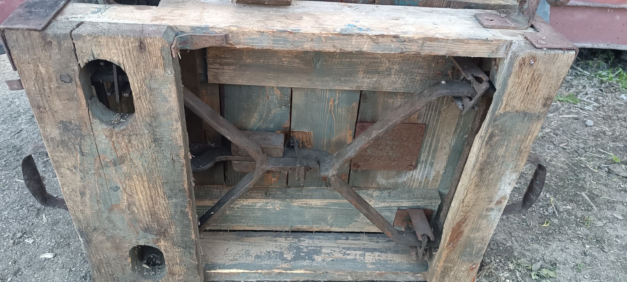 Весы старинные напольные