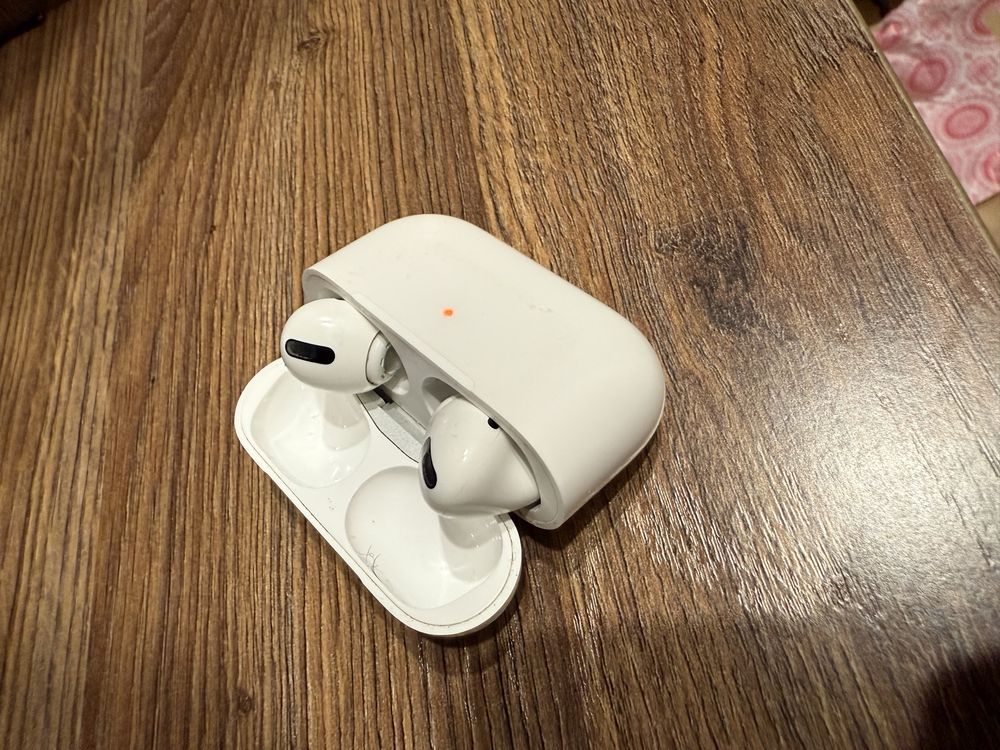 Продаю AirPods Pro (б/у)