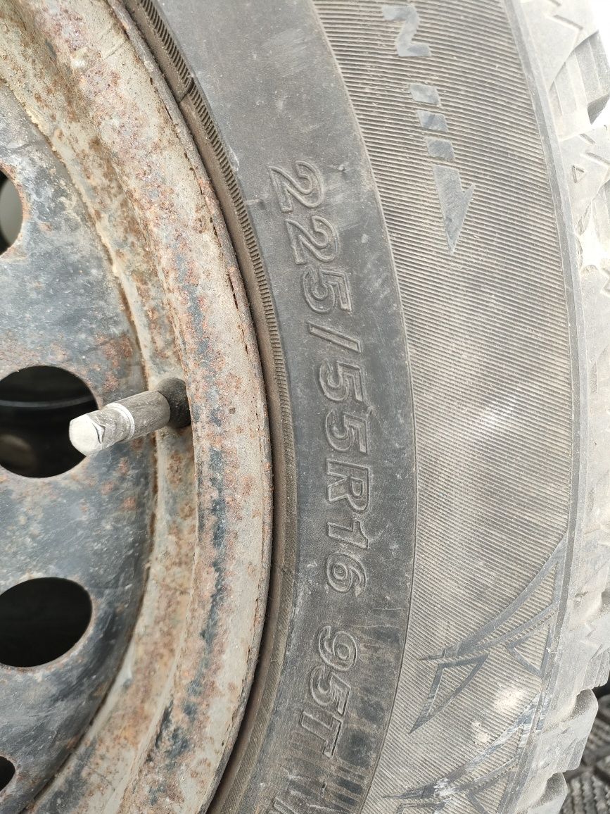 Шины R16 225/55 + 4 колпака от TOYOTA CAMRY 30
