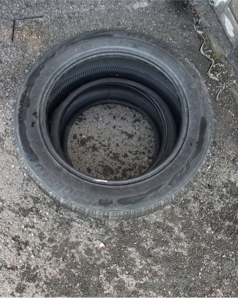 продам шины размер 215/55R17 зимние цена15000