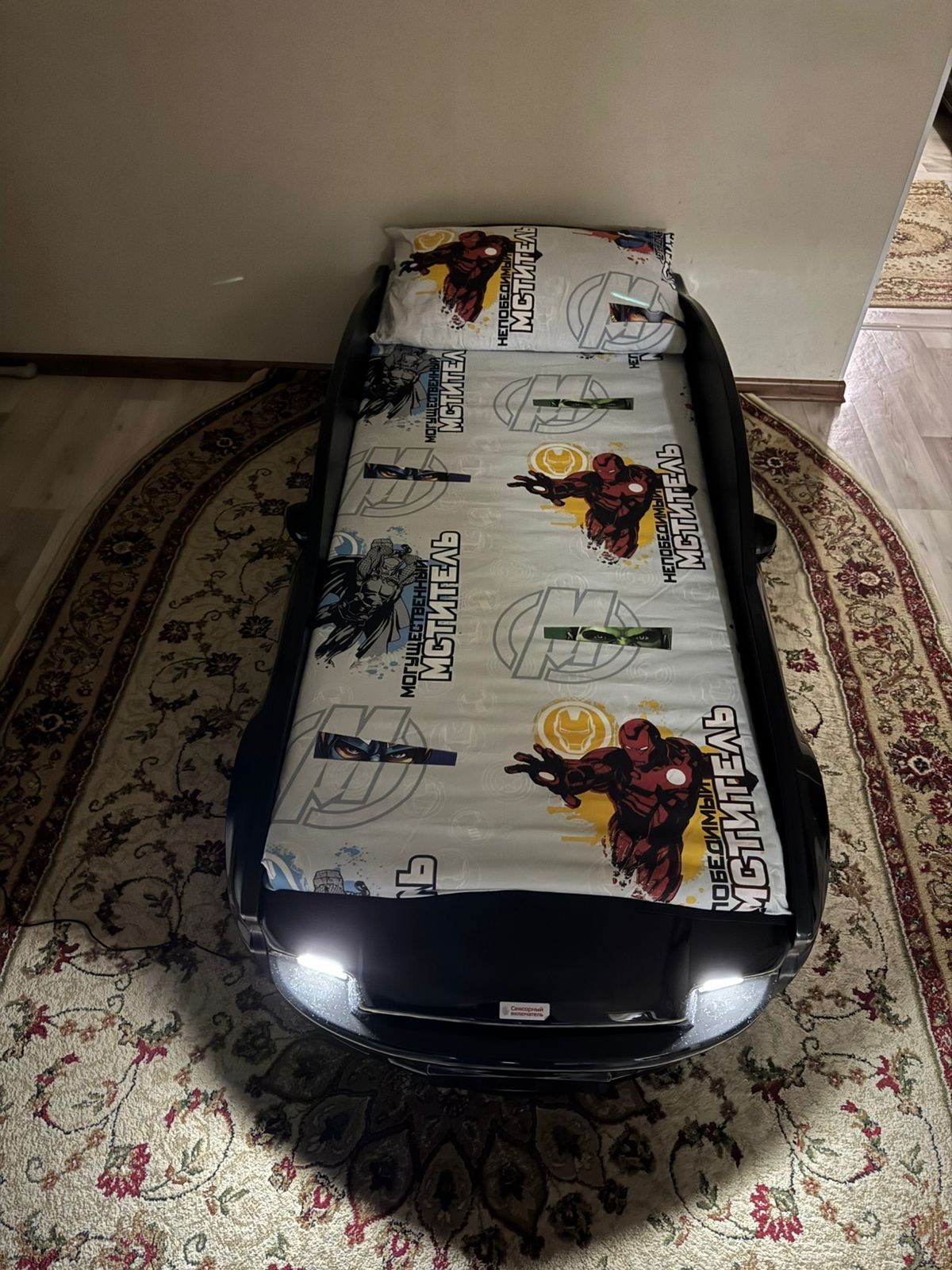 Продам кровать в виде авто мустанг.