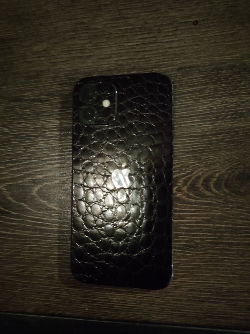 Срочно продам iPhone 12