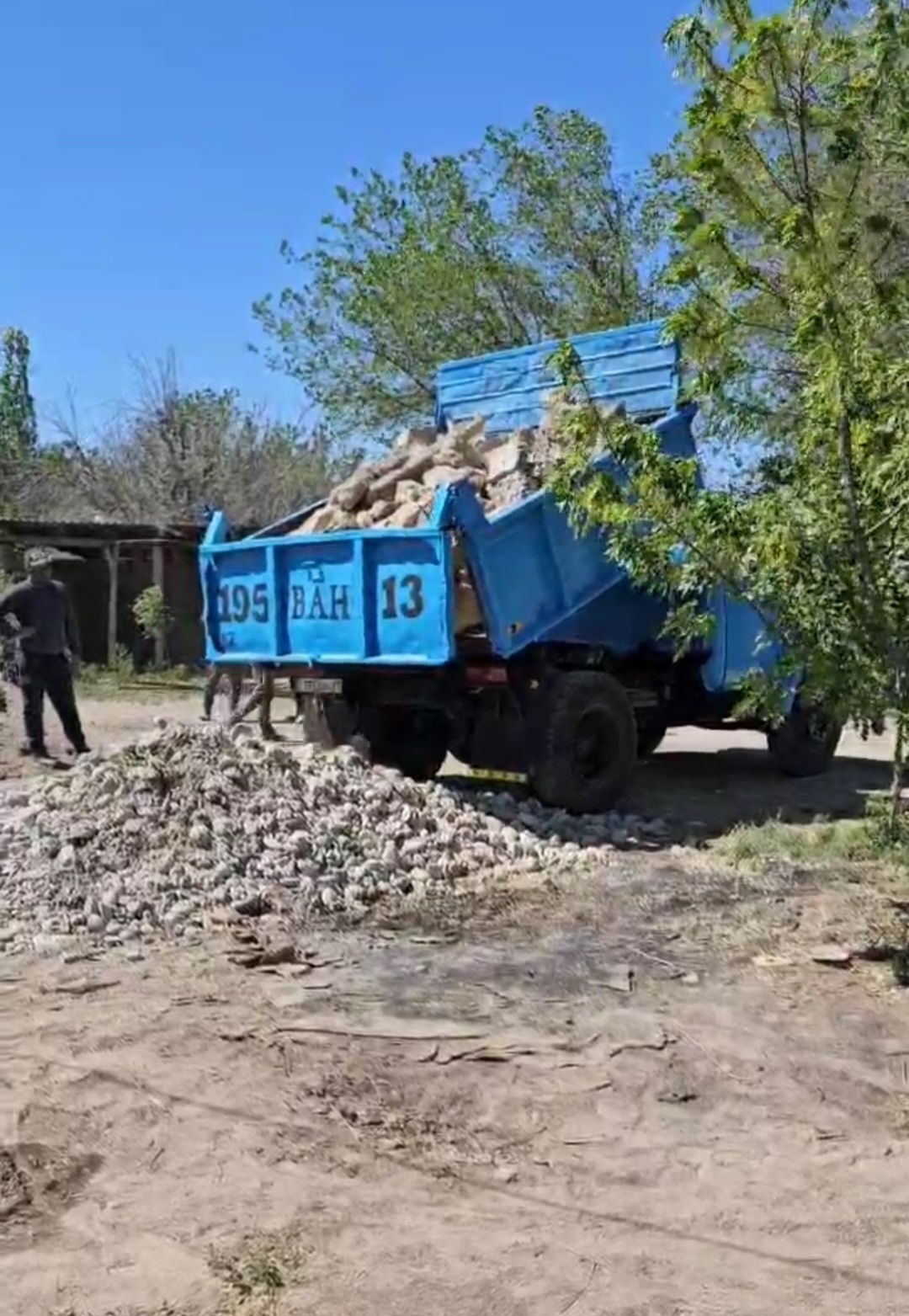 Доставка Зил Камаз сыпучих грузов Отсев, Сникерс, Пгс,,