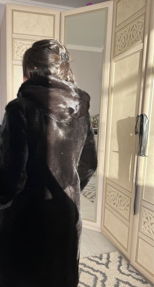 Норковая шуба черного цвета