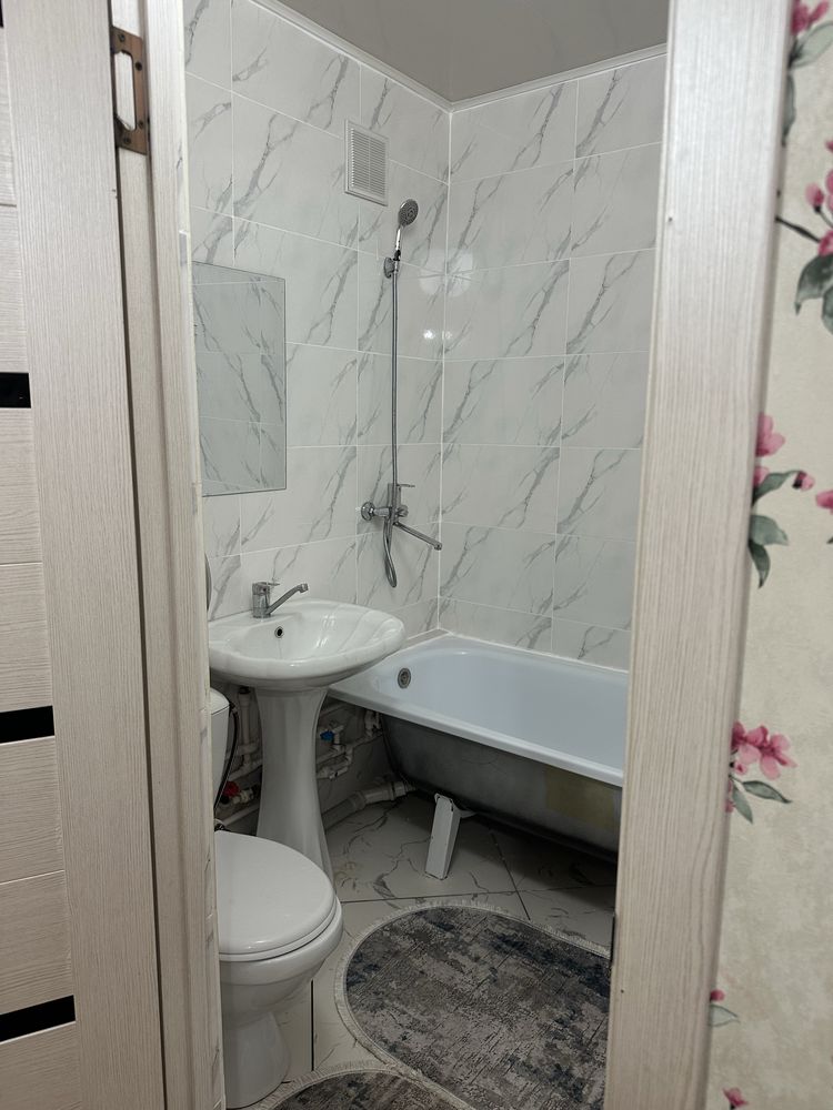 Продается 1ком кв в центре г. Кентау ,2этаж, не углавая