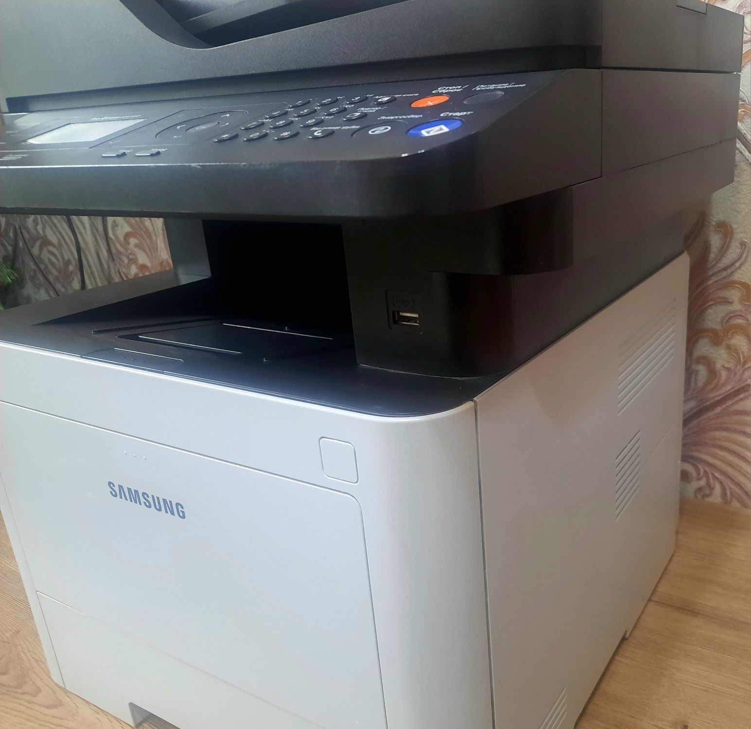 Продам МФУ SAMSUNG Pro Xpress M3870FD (4 в 1, подарок новый картридж)