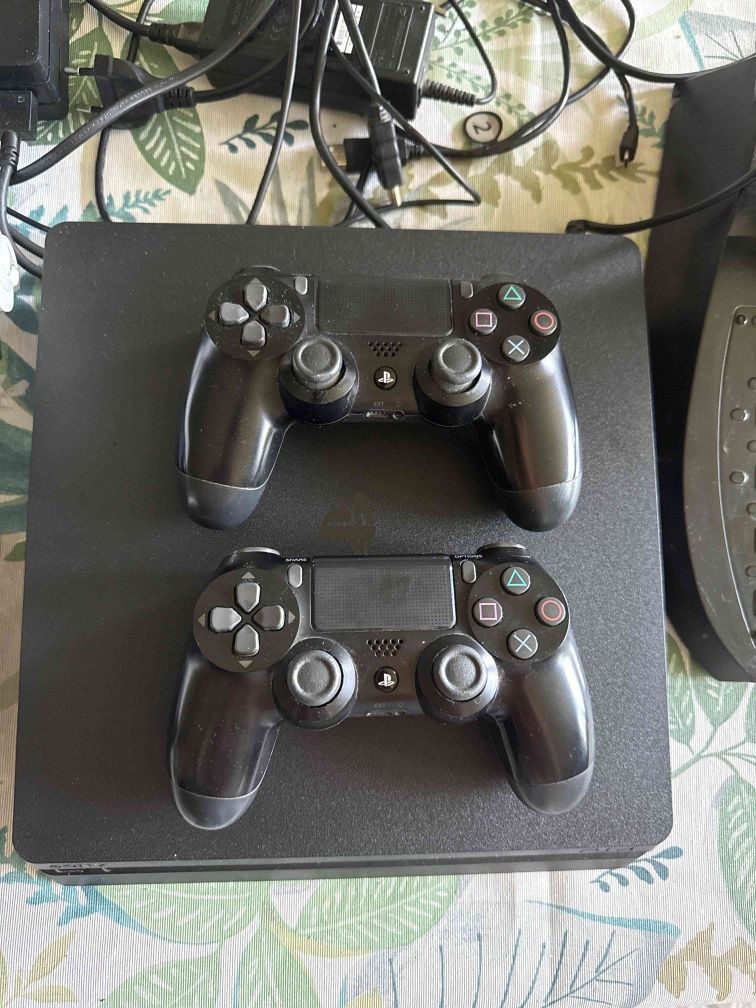 Продаю PlayStation 4