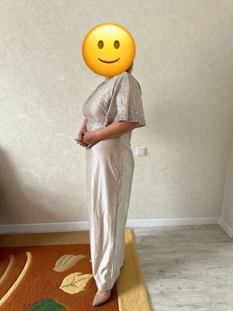 Платье отличное женское