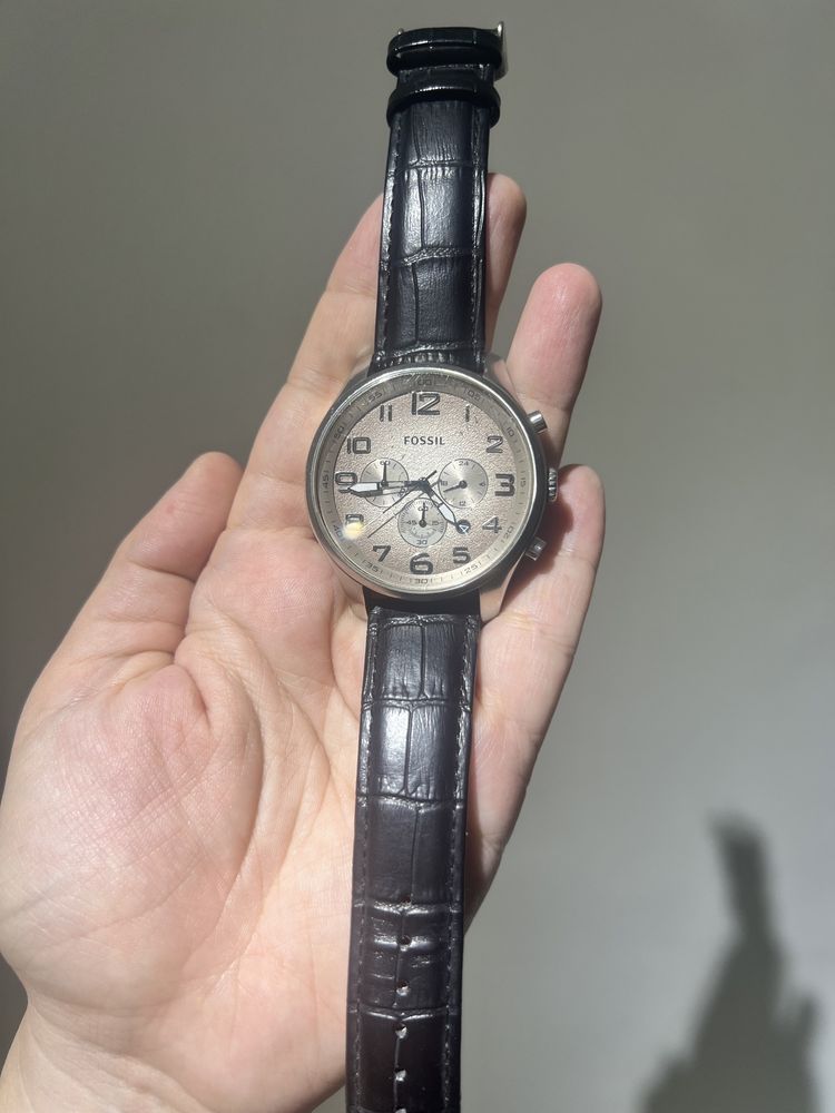 Часы Fossil в отличном состоянии