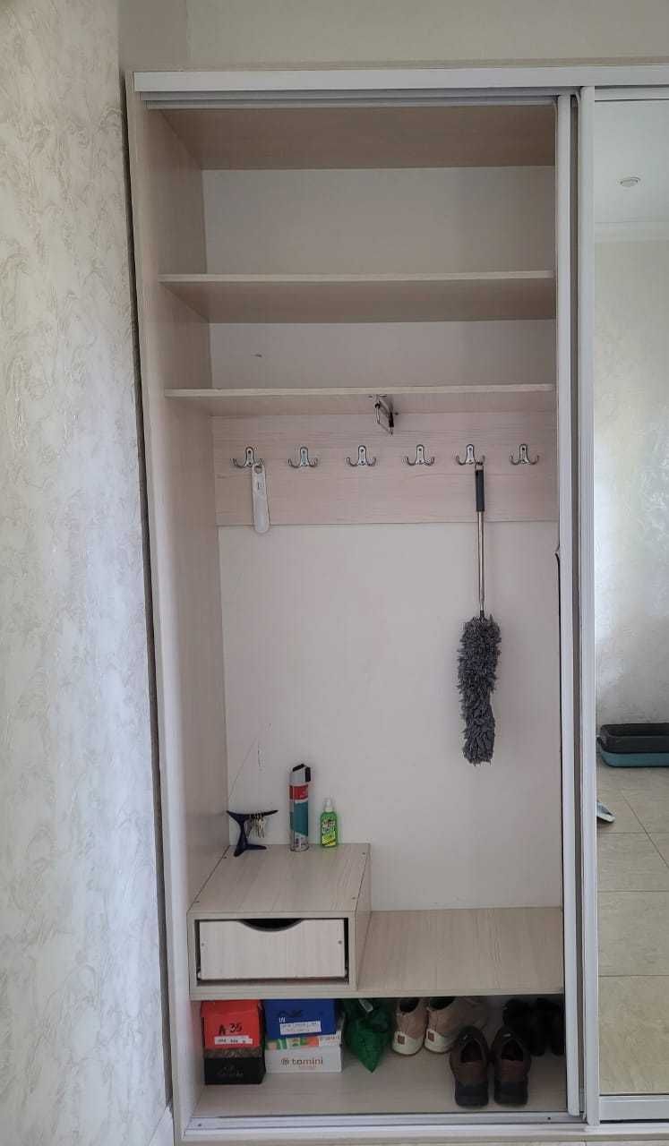 Продам шкаф-купе для прихожей