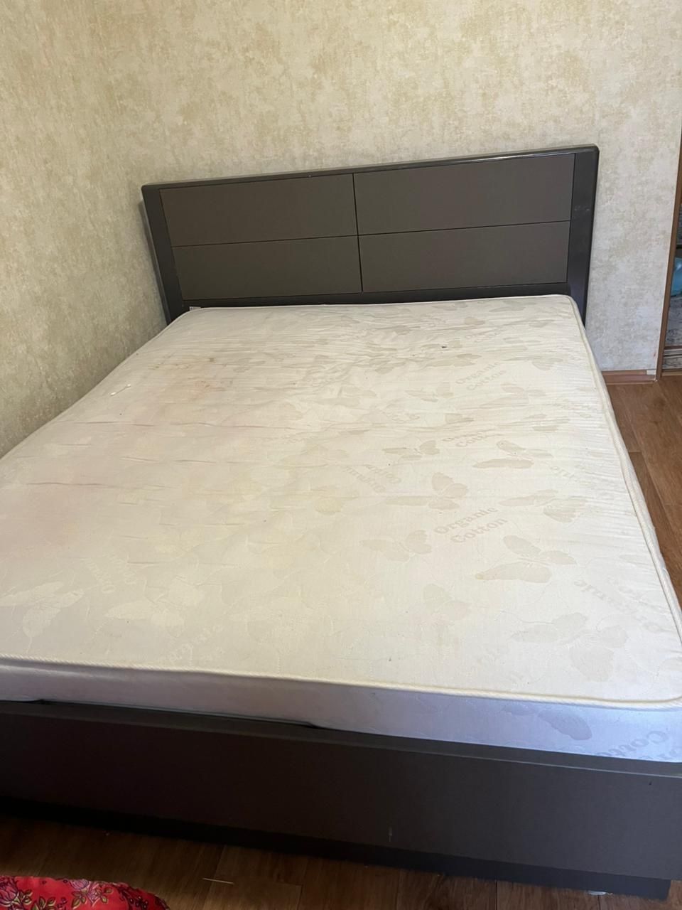 Спальный кровать