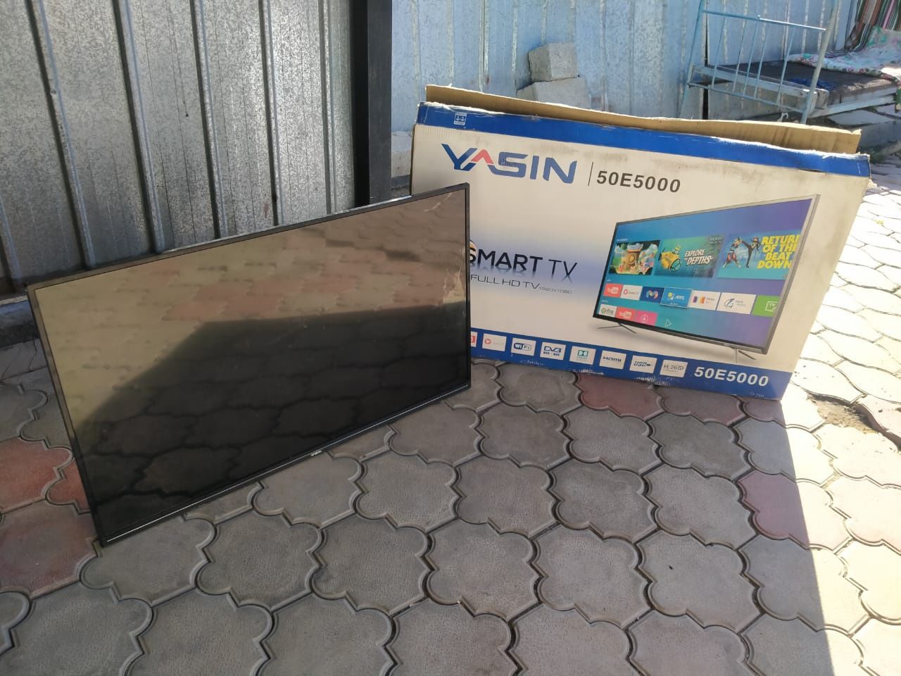 Продам телевизор smart tv YASIN сломан экран