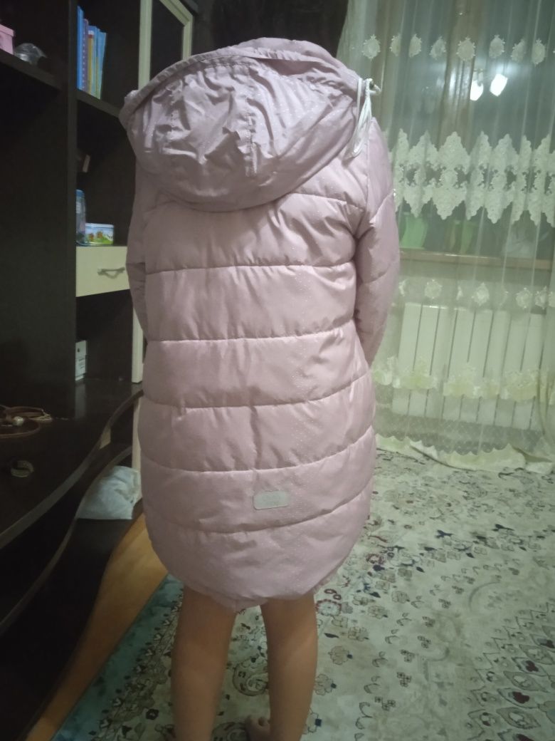 Продам зимную куртку на девочку