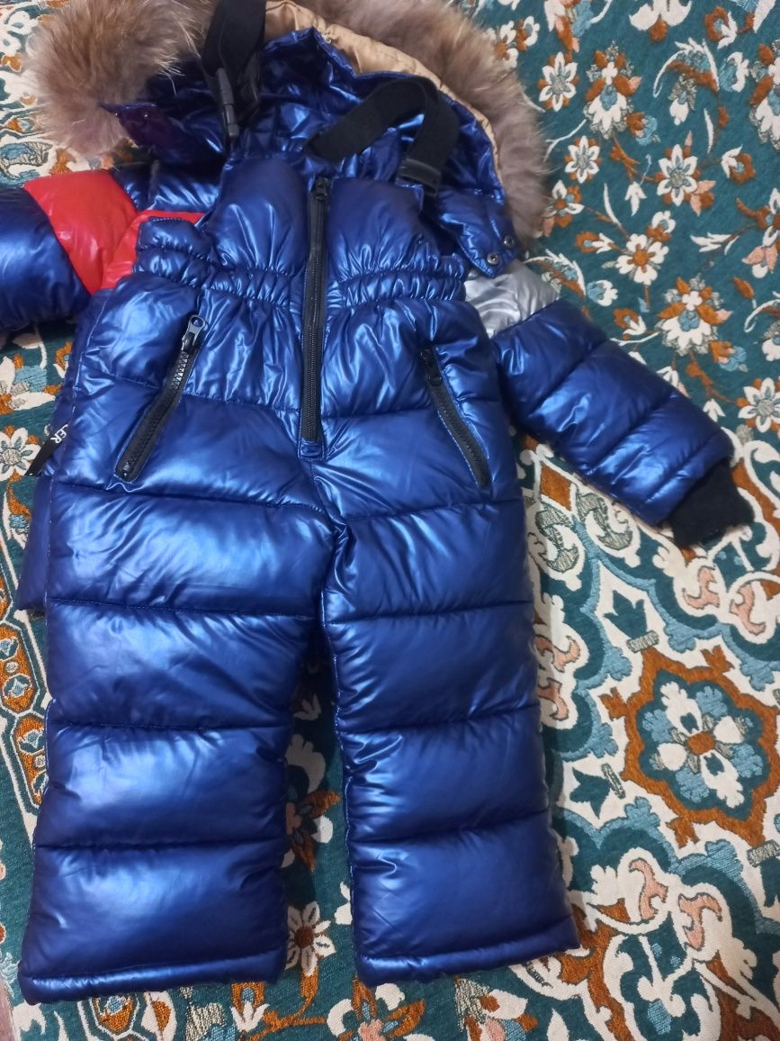 Продам зимний комбинезон,  в идеальном состоянии.