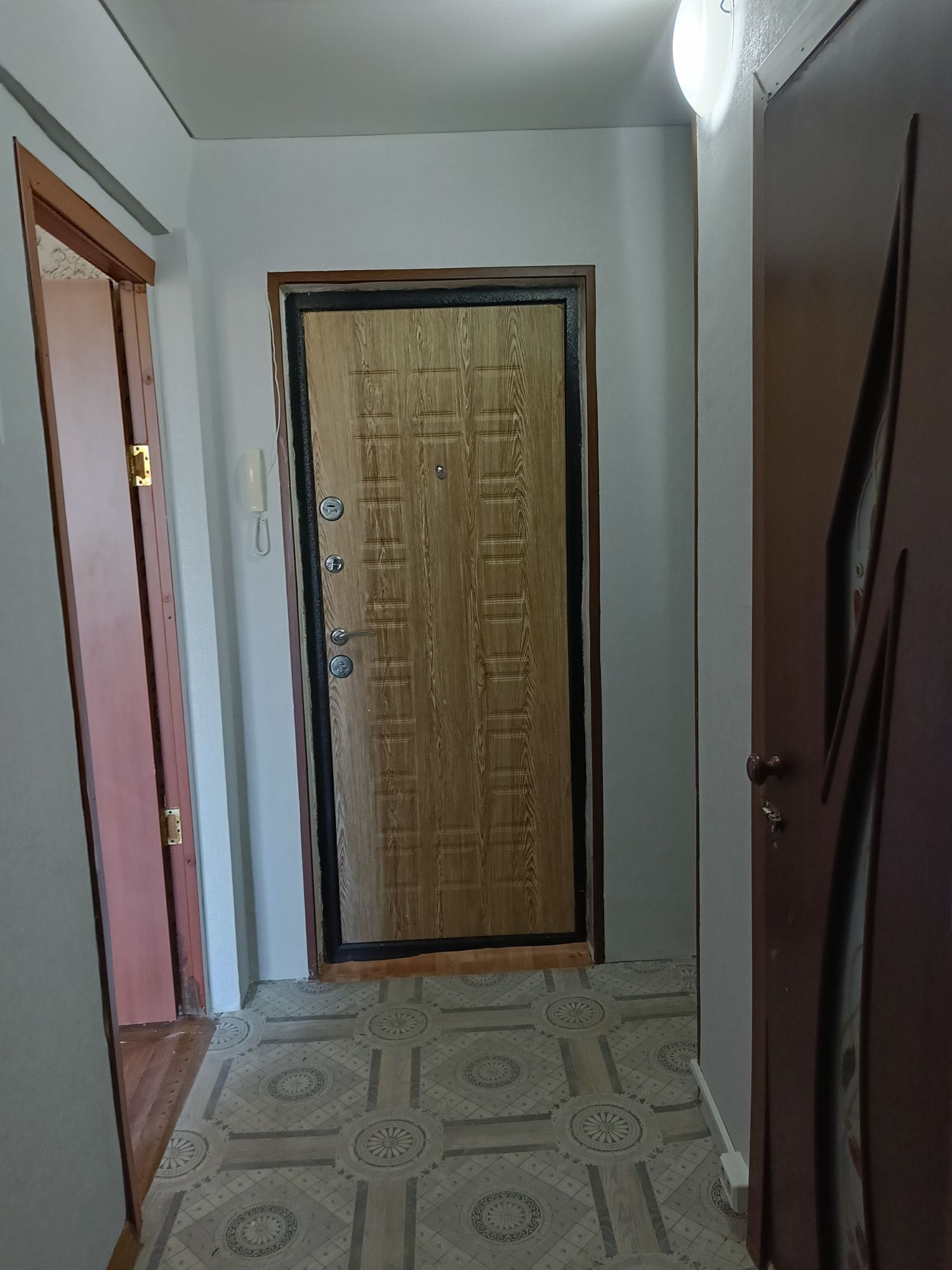 Продам 1,5., 5/5, 30 КВ.м.  ул. Горная, 8