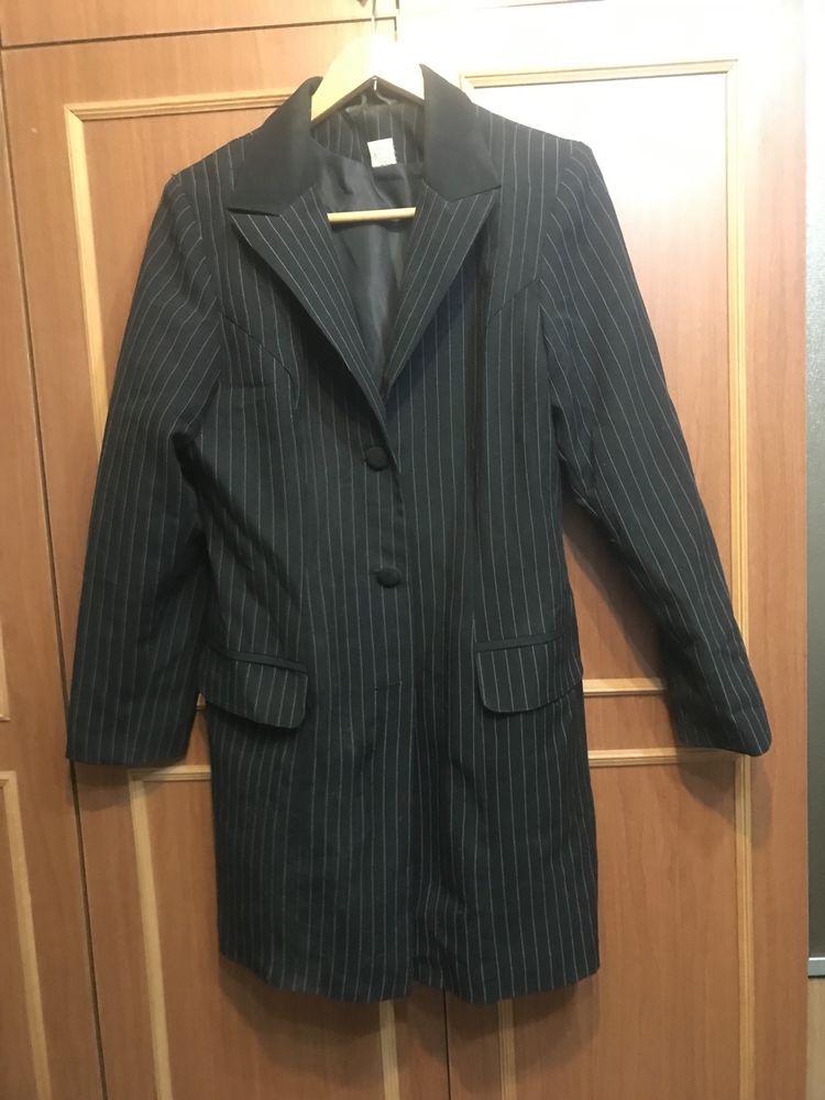 Платья разные 48 - 50 р, костюмы