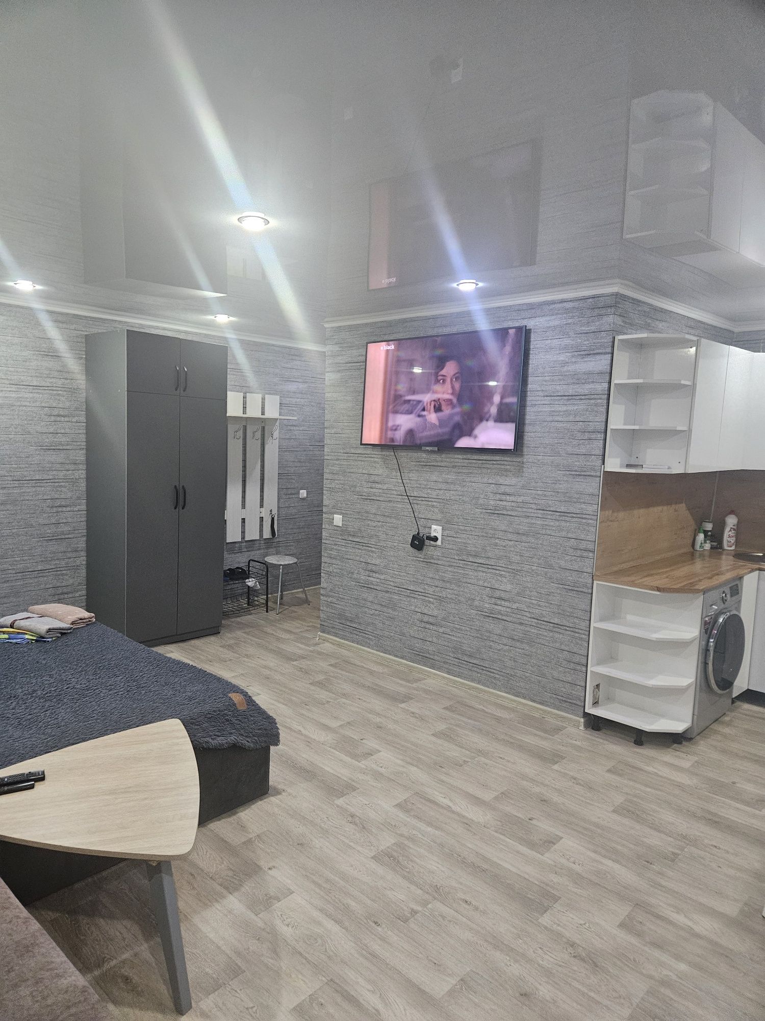 1-комнатнаяЛЮКС,ночь9000,ваннаJacuzzi,большой TV 140большая королев