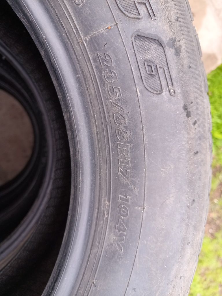Продам летнюю резину 235 65 r17