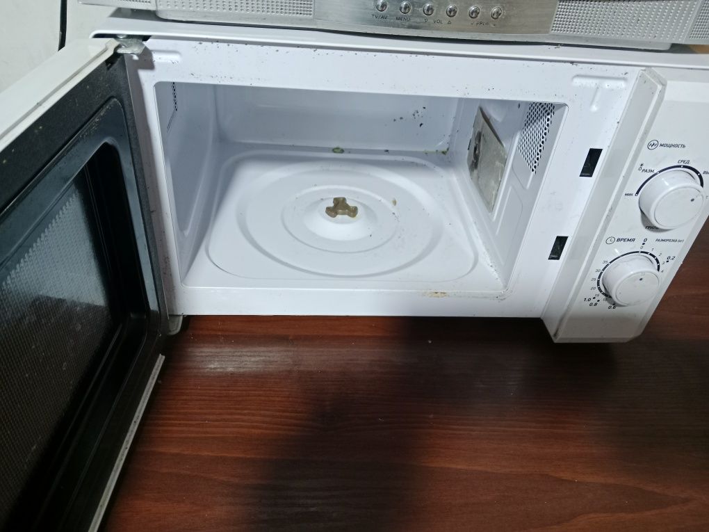 Продам микроволновая печь не рабочий на запчасти