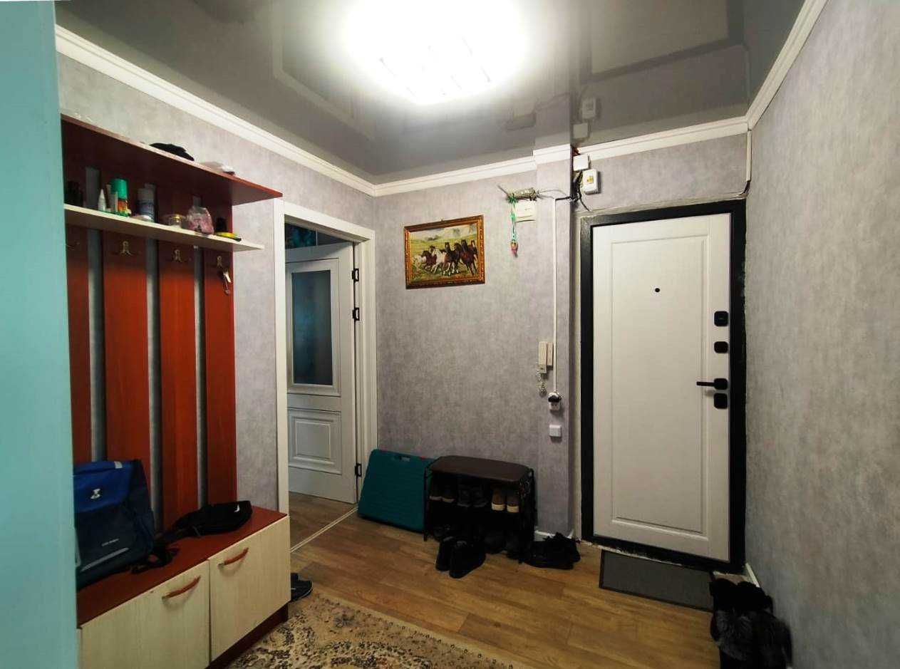 Продается 3-х комнатная квартира + гараж в г. Абае 2 мкрн д.11