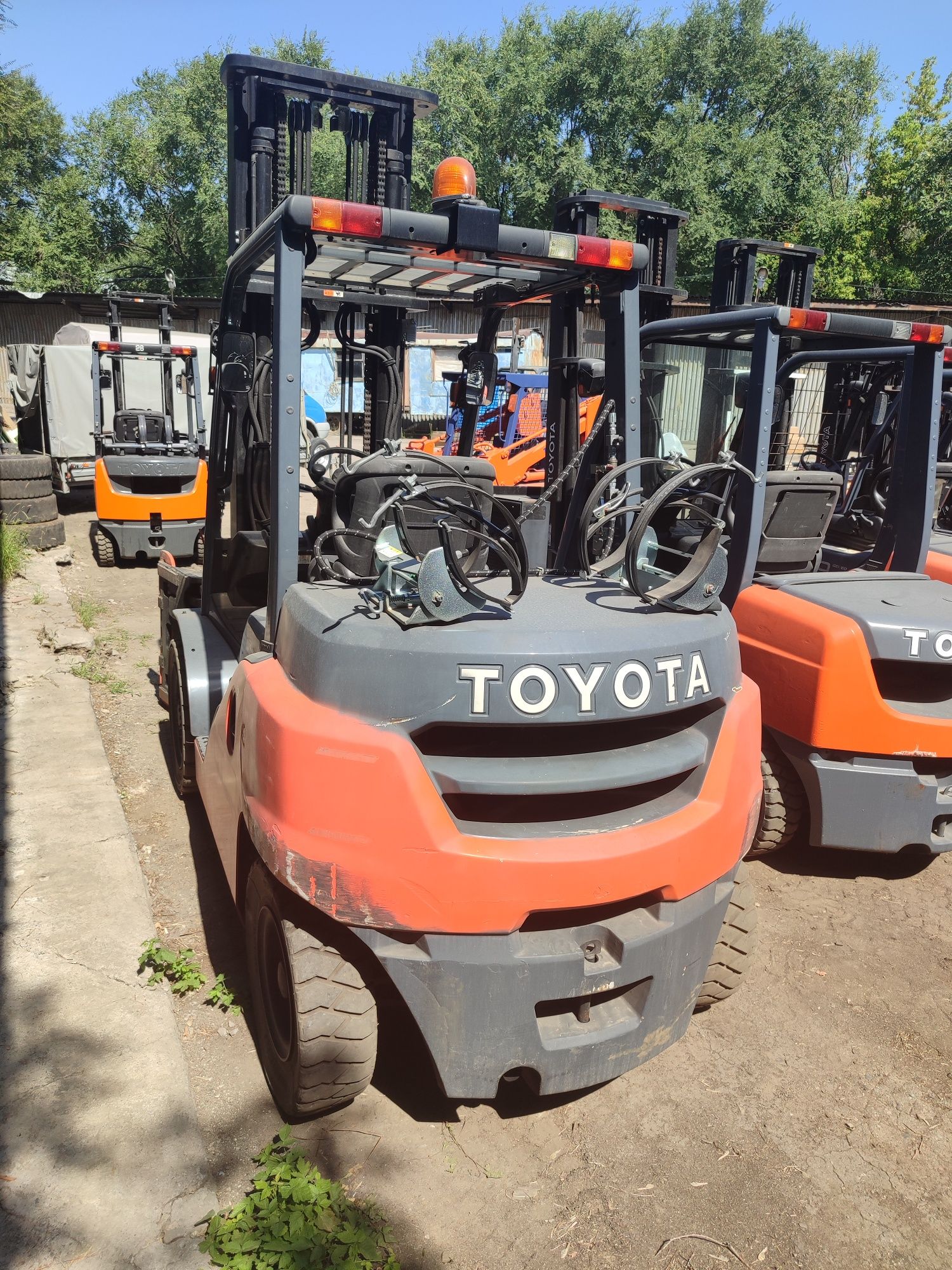 Погрузчик Toyota 2019 года с гидрозахватом 3,5 тонны