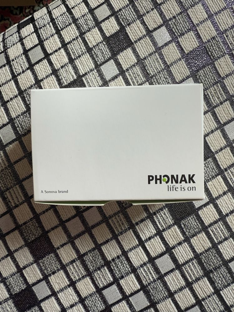Слуховой аппарат Phonak live is on
