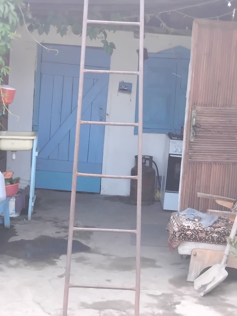 Продам металическую лестницу