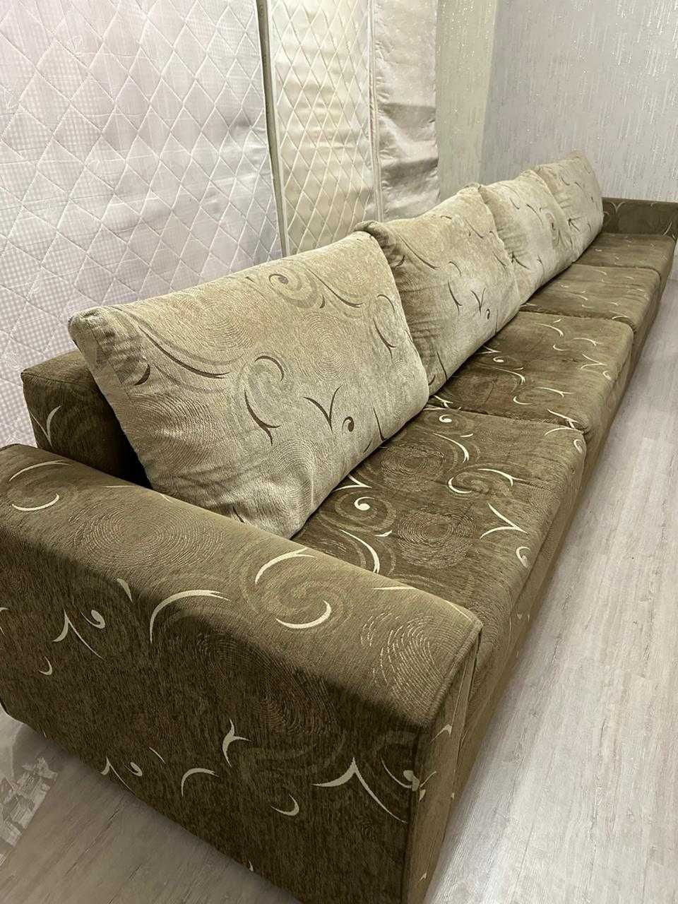 Продам Диван, длина - 4 метра, ширина - 90 см