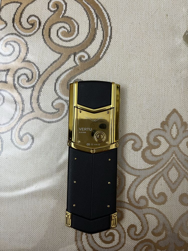 Vertu K8+(Plus)Gold