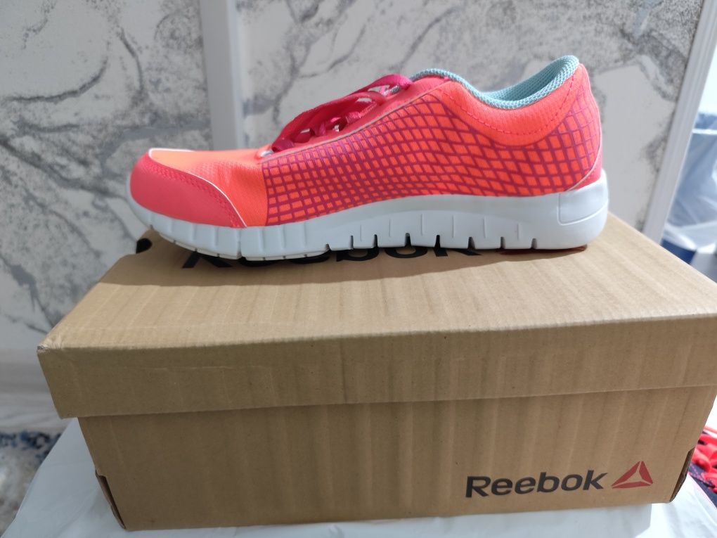 Новые кроссовки Reebok