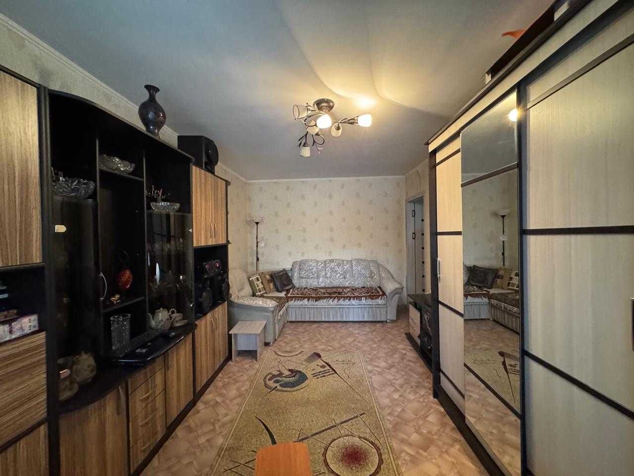 S  Продам 1- ком на 3 мкр , не угловая, 1/5 этаж