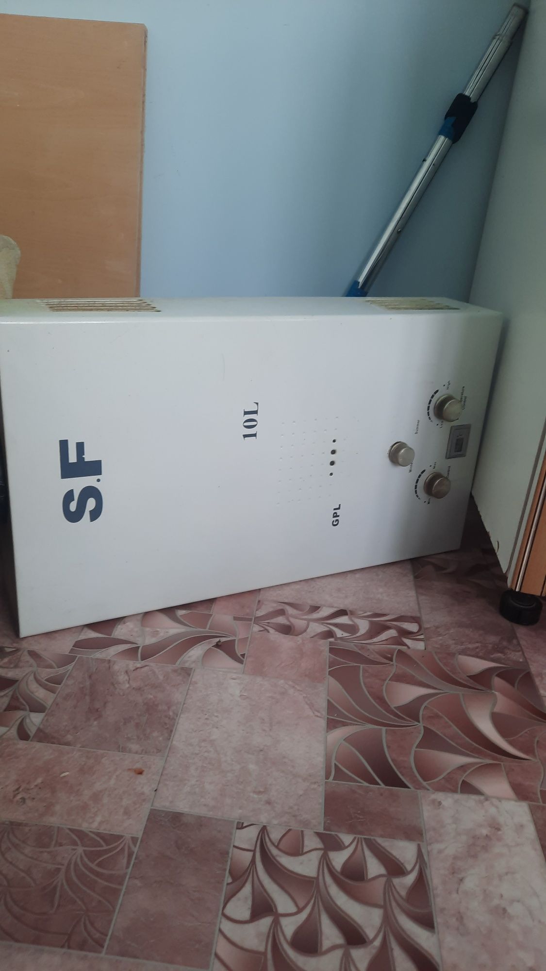 Газовый колонка.