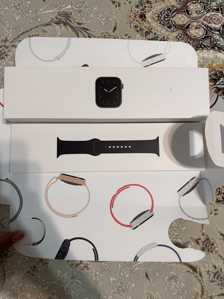 Apple Watch Series 5, 44mm
