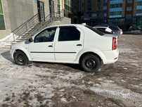 Рено логан 2011 газ.  Бензин автомат.