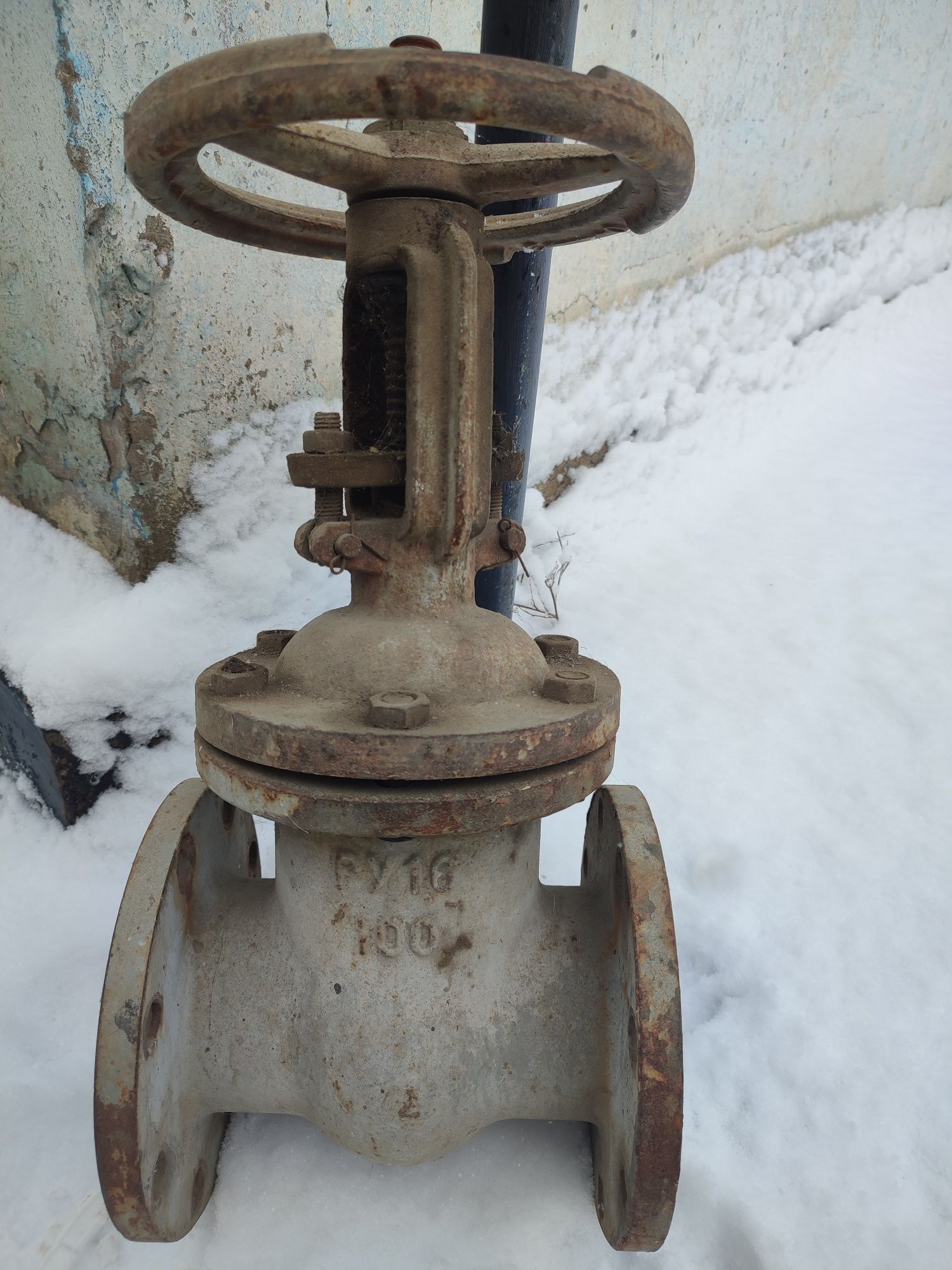 Продам металлическую задвижку
