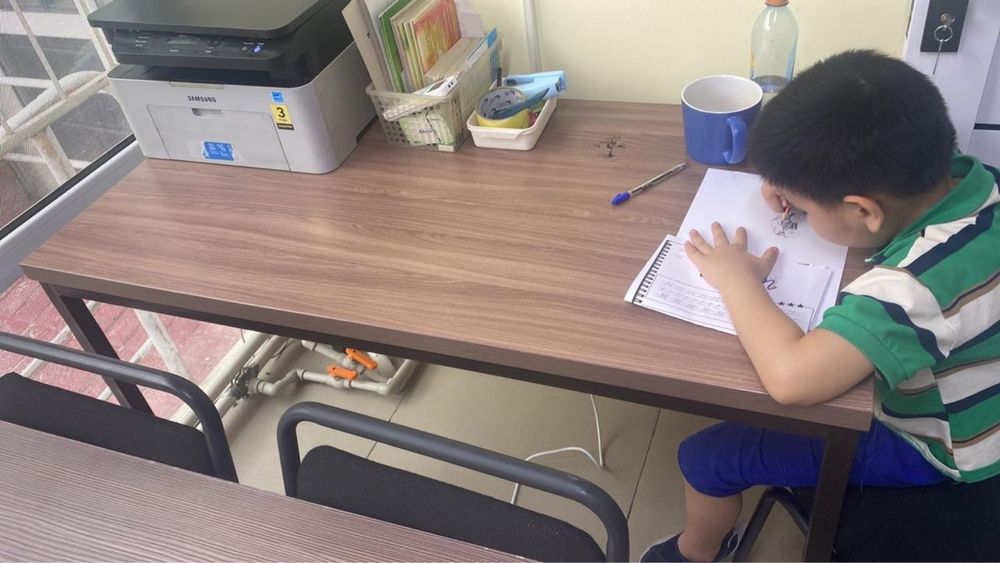Продается парта и стулья