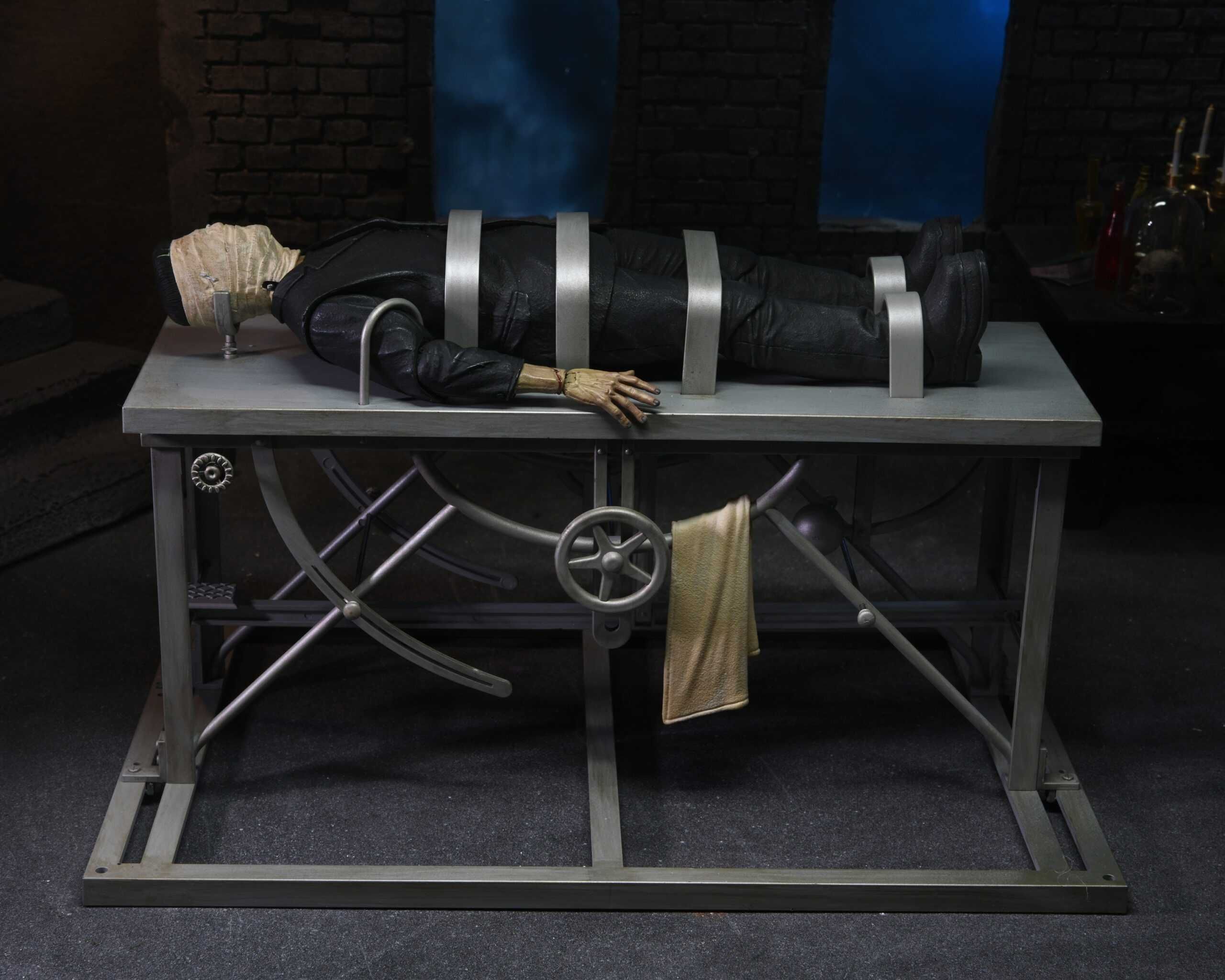 Аксессуары для фигурки NECA Universal Monsters Frankenstein Set